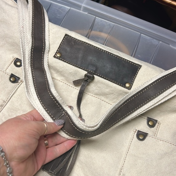 Vintage Addiction Upcycled Canvas Military Tent Messenger Crossbody Men's Bag - Picture 3 of 8